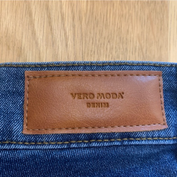 Vero Moda, Seven Mid-waist, slim fit, blue Jean shorts. - Picture 6 of 8